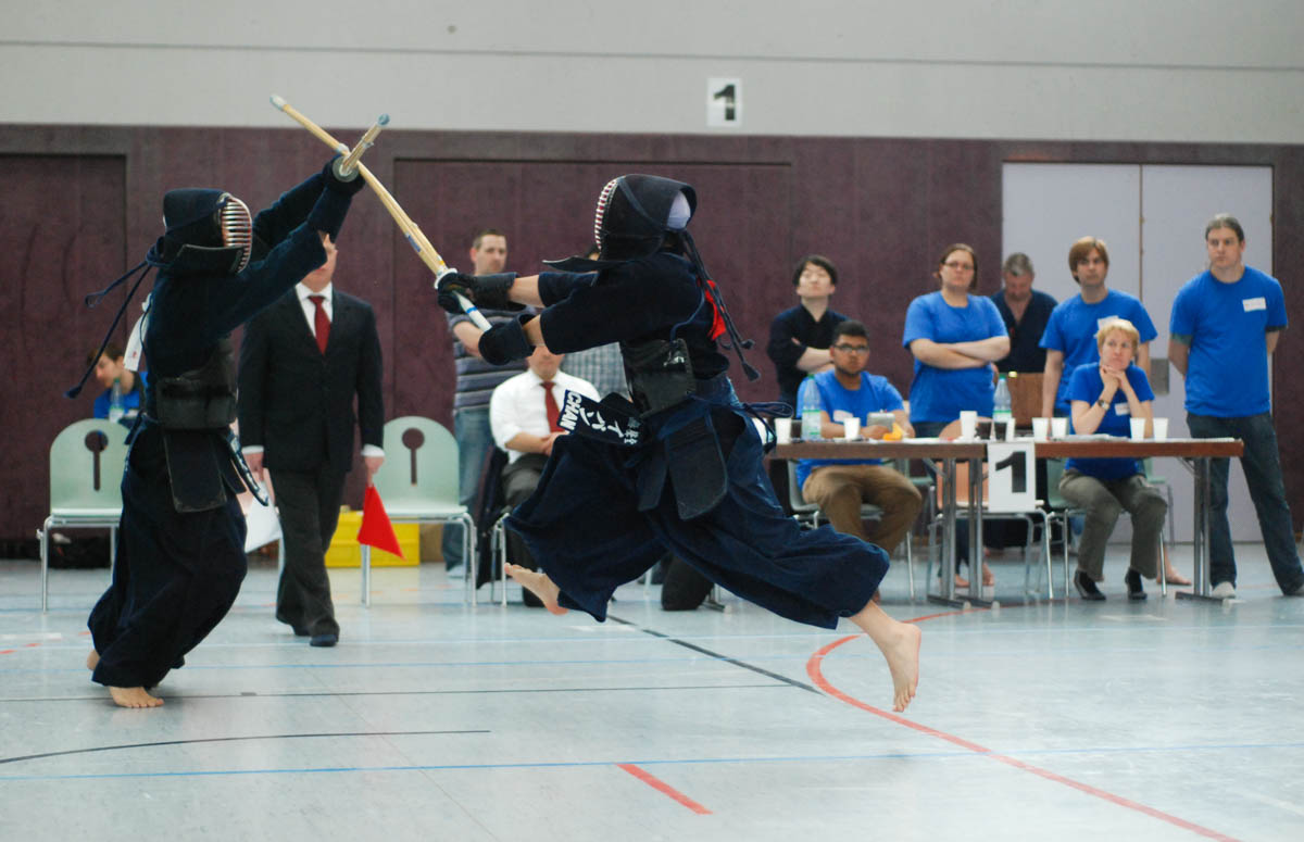 Museidolid Ivan Chan launching an attack in a kendo match